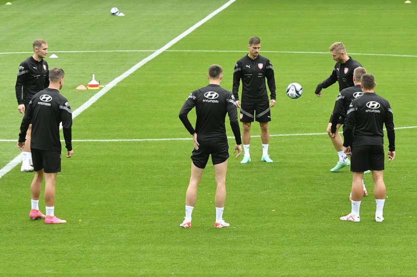 Čeští fotbaloví reprezentanti se vpodvečer přesunuli k utkání v Polsku