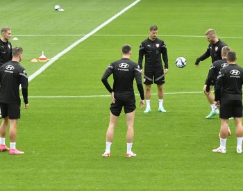 Čeští fotbaloví reprezentanti se vpodvečer přesunuli k utkání v Polsku