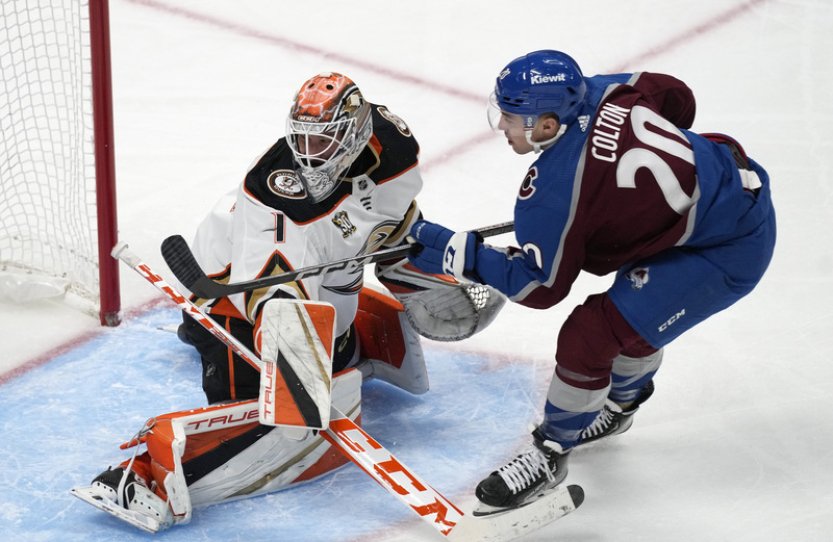 Dostál osmkrát inkasoval, Hronek poprvé skóroval a protáhl bodovou sérii