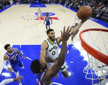 Tatum řídil v NBA bitvu Bostonu s Philadelphií, Phoenix zdolal Minnesotu