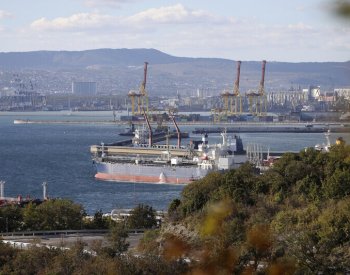 Studie: Téměř veškerá ruská ropa se v říjnu prodala nad stropem