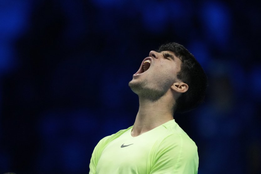 Alcaraz porazil na Turnaji mistrů Medveděva a postoupil s ním do semifinále