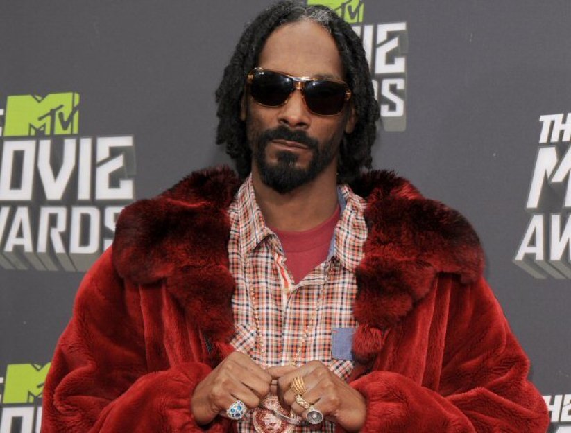 Snoop Dogg, známý láskou k marihuaně, oznámil, že přestal kouřit