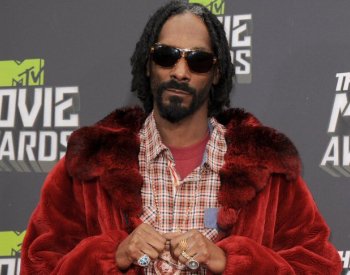 Snoop Dogg, známý láskou k marihuaně, oznámil, že přestal kouřit