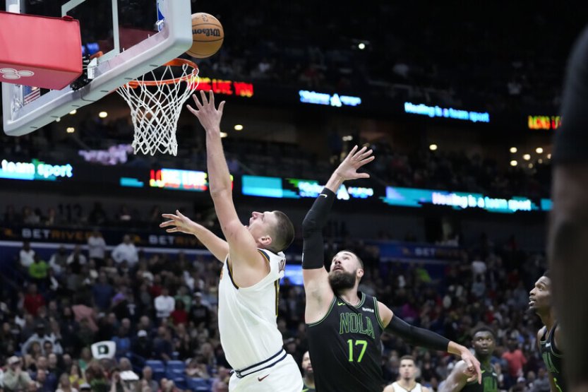 Jokičův triple double Denveru v NBA nestačil, naopak Harden slavil poprvé