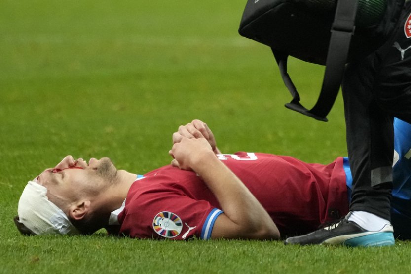 Tým mě potřeboval, věřím, že to nebude vážné, řekl Souček