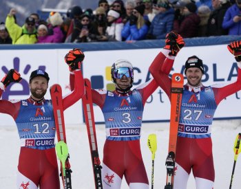 Rakouští slalomáři obsadili v Gurglu kompletní stupně vítězů, vyhrál Feller