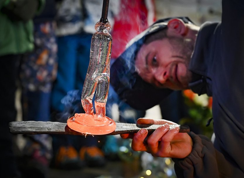 V huti Jakub v Tasicích znovu pracovali skláři u pece