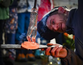 V huti Jakub v Tasicích znovu pracovali skláři u pece