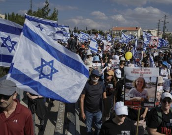 Desetitisíce lidí v Jeruzalémě požadovaly propuštění osob, které unesl Hamás