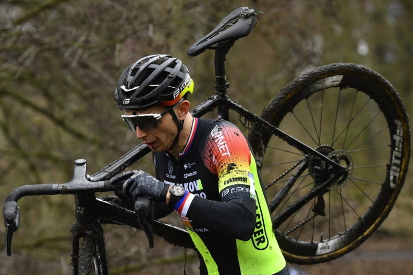Cyklokrosař Boroš byl na Světovém poháru v Troyes jedenáctý, Zemanová třináctá