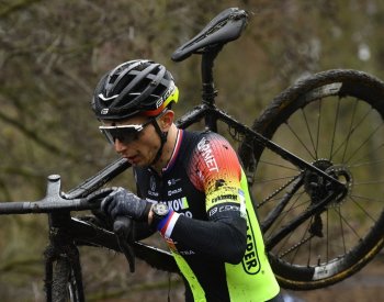 Cyklokrosař Boroš byl na Světovém poháru v Troyes jedenáctý, Zemanová třináctá