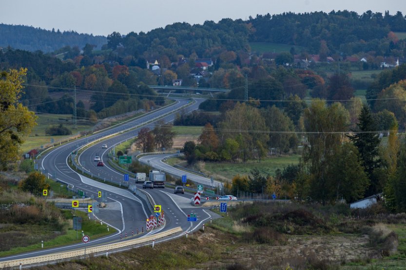 Nové úseky dálnice D4 jsou hotové ze dvou třetin, zklidní se doprava v Milíně