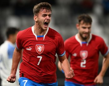 Čeští fotbalisté do 21 let na závěr roku doma v přípravě porazili Slovensko 2:1