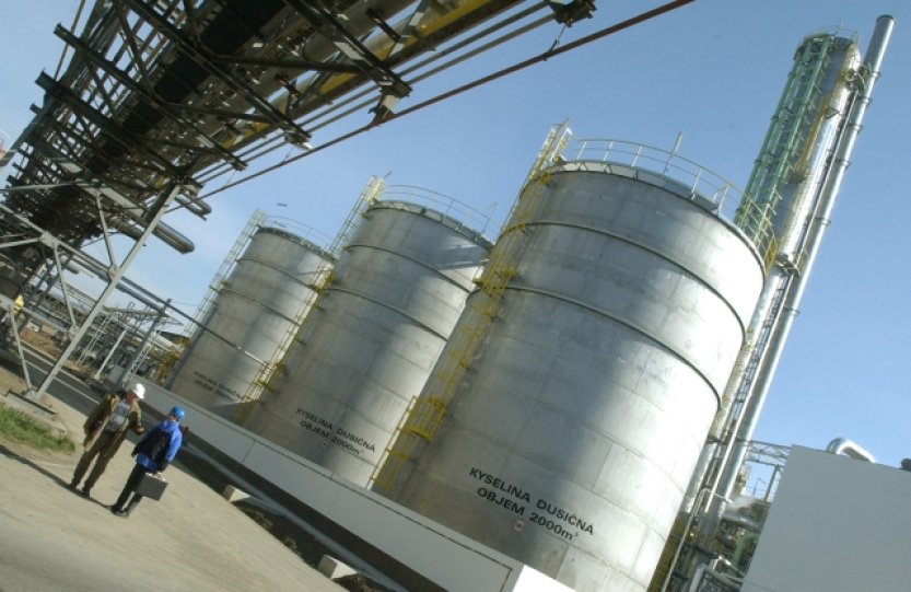 Lovochemii loni vzrostl zisk o 1225 procent, prodala o 13 procent méně hnojiv