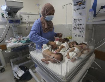 NYT: Porod ve válečné zóně je jako hororový film, říkají matky v Gaze