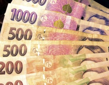 Člověk v tísni: Půjčka s pravidelnými splátkami bývá lepší než úvěrový limit