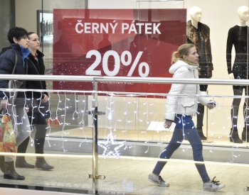 Na dnešek připadá slevová akce Black Friday, někde trvá i celý listopad