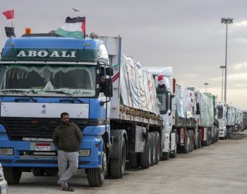 Do Pásma Gazy vjely první den příměří další kamiony s pomocí, ale též s palivem