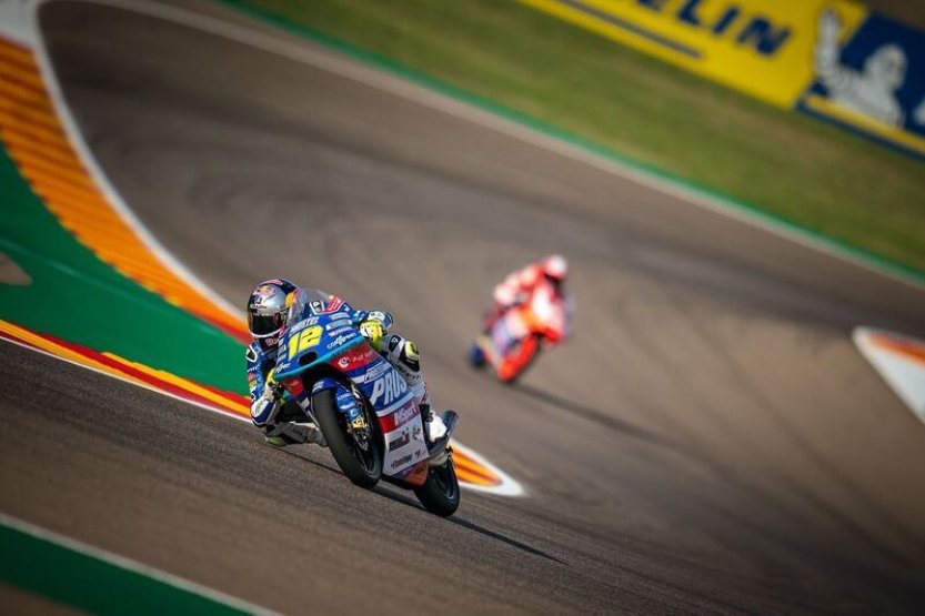 Salač zajel ve Valencii po problémech s motorem 22. čas v trénincích Moto2