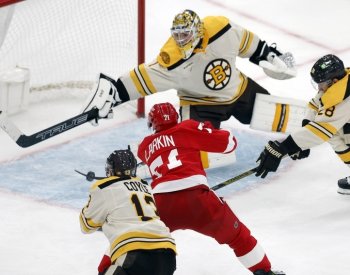 Boston doma poprvé nebodoval, asistence Pastrňáka a Zachy nestačily