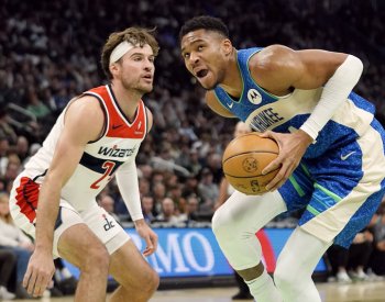 Milwaukee v turnaji NBA potřetí vyhrálo, Phoenix zářil i bez Duranta