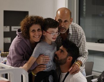 V rodinách rukojmích se radost mísí s obavami o ty, kteří zůstali v Pásmu Gazy