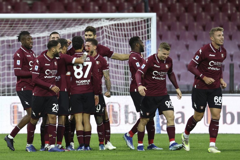 Salernitana poprvé v italské lize vyhrála, Immobile dal 100. gól venku
