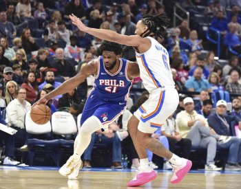 Philadelphia v NBA zastavila sérii výher Oklahomy, uspěli i Lakers