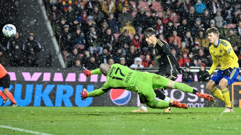 Sparta ve výročním utkání porazila Zlín 2:0 a je opět první