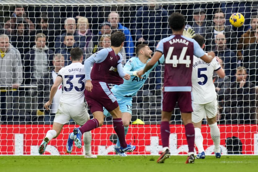 Aston Villa porazila Tottenham 2:1 a vystřídala jej na čtvrtém místě