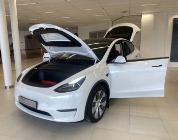Wired: Odepsané vozy Tesla podstupují na Ukrajině reinkarnaci