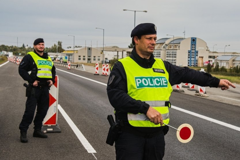 Rakušan bude s protějšky z V4, Rakouska a Německa jednat o hraničních kontrolách