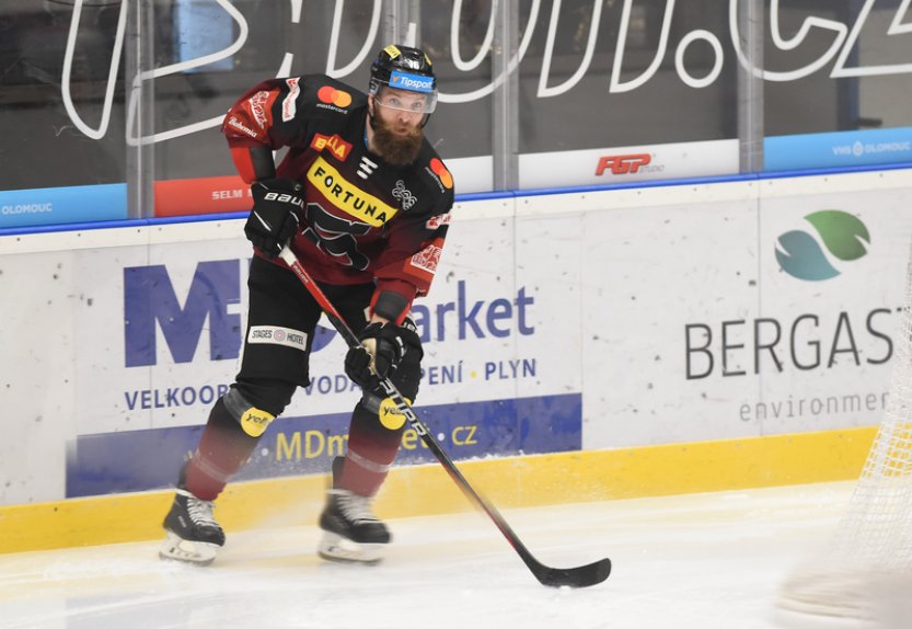 Hokejový obránce Polášek bude po odchodu ze Sparty působit v Třinci