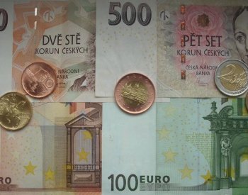 Koruna oslabila k euru i dolaru, pražská burza stagnovala