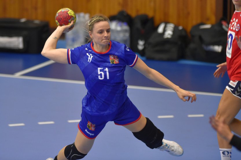 Českými házenkáři sezony se podruhé stali brankář Mrkva a spojka Jeřábková