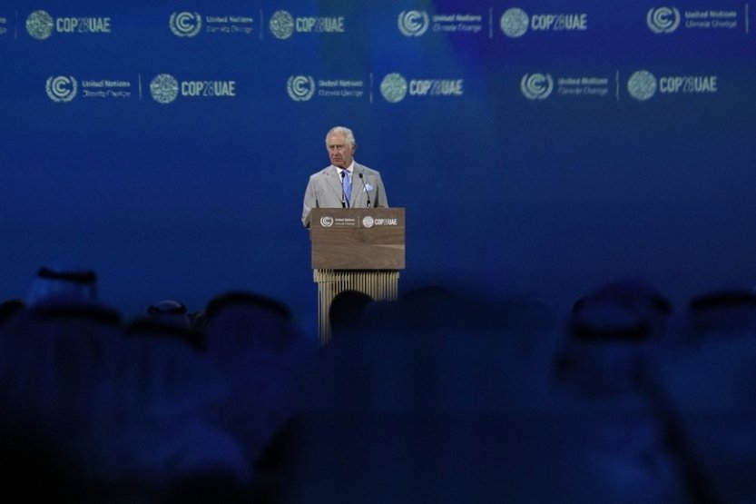Guterres žádal na COP28 konec fosilních paliv, král Karel III. respekt k planetě