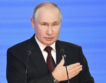 V Petrohradě uspořádali módní přehlídku oblečení inspirovaného Putinem