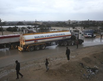 Do Pásma Gazy vjely v Rafáhu první kamiony s humanitární pomocí od konce příměří