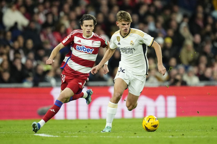 Real porazil Granadu a stále vede ligu těsně před Gironou