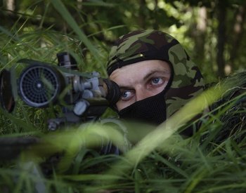 Kyjev obvinil Rusy ze zastřelení ukrajinských vojáků, kteří se vzdali