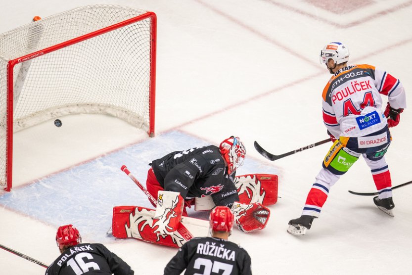 Pardubice dominovaly na ledě mistrovského Třince