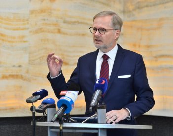 Fiala ve Vídni projedná migrační situaci se svým protějškem Nehammerem