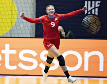 Házenkářky se v duelu neporažených utkají s Nizozemskem o triumf ve skupině