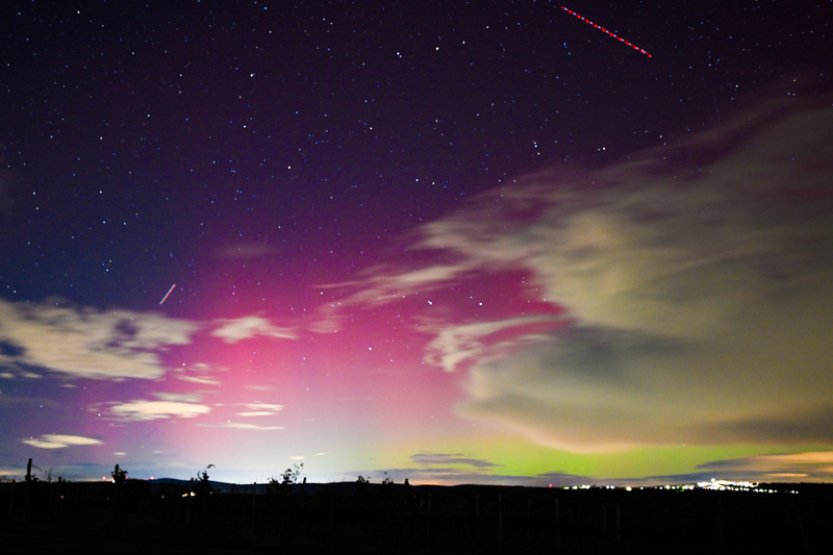 Příští rok bude možné pozorovat na obloze meteory, zatmění Měsíce i polární záře