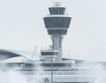 Mnichovské letiště v úterý kvůli ledovce ruší lety, obnovit je chce v poledne