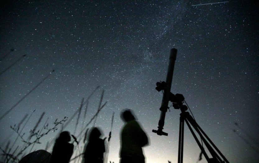 Astronomové objevili přerostlou planetu obíhající kolem maličké hvězdy