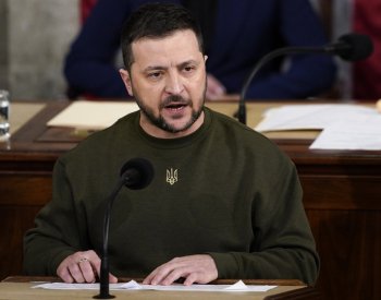 Jednání o podpoře Kyjeva v Kongresu USA váznou, k senátorům promluví Zelenskyj