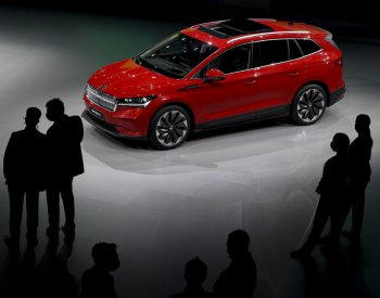 Škoda: Prodej elektrických a spalovacích aut se v ČR vyrovná v roce 2032