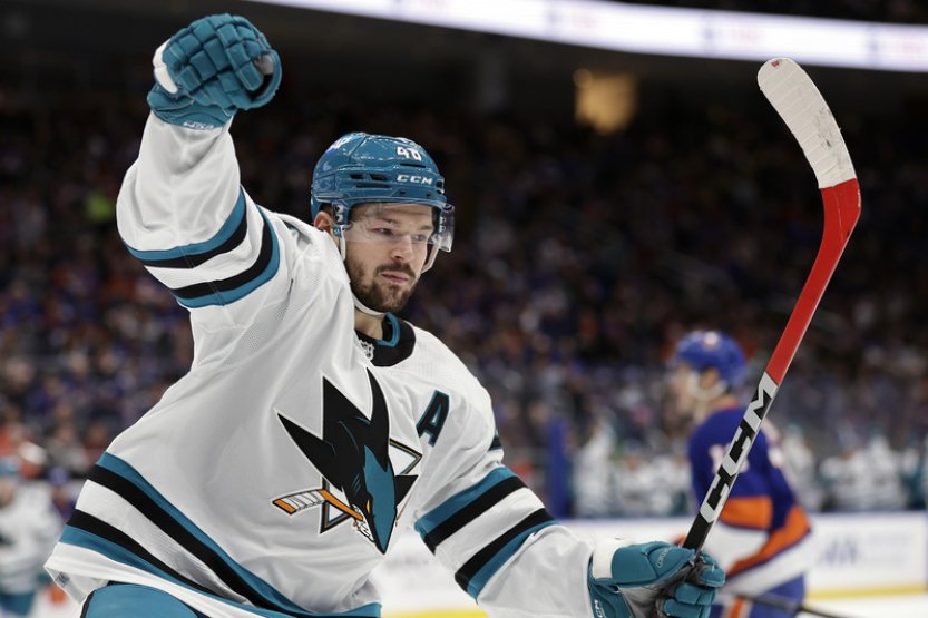 Hertl vstřelil šestý hattrick v NHL, San Jose dovedl k výhře na ledě Islanders